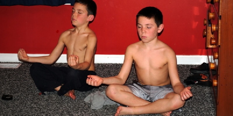 Kids Meditating