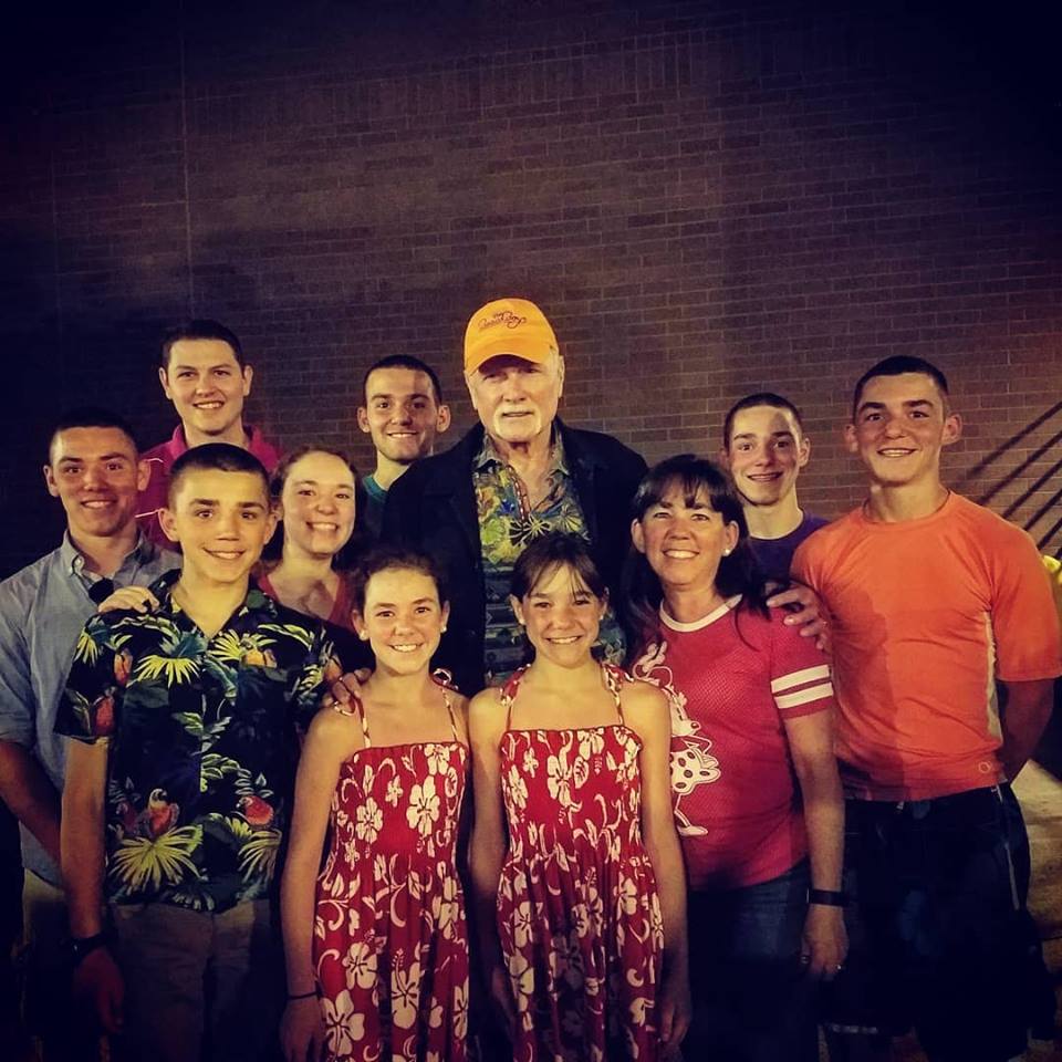 Jonas Family with Mike Love